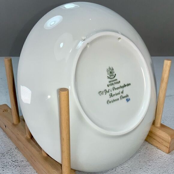 SIGNED BING & GRONDAHL CHRISTMAS PLATE “ARRIVAL OF CHRISTMAS GUESTS” 1969 - Picture 5 of 9